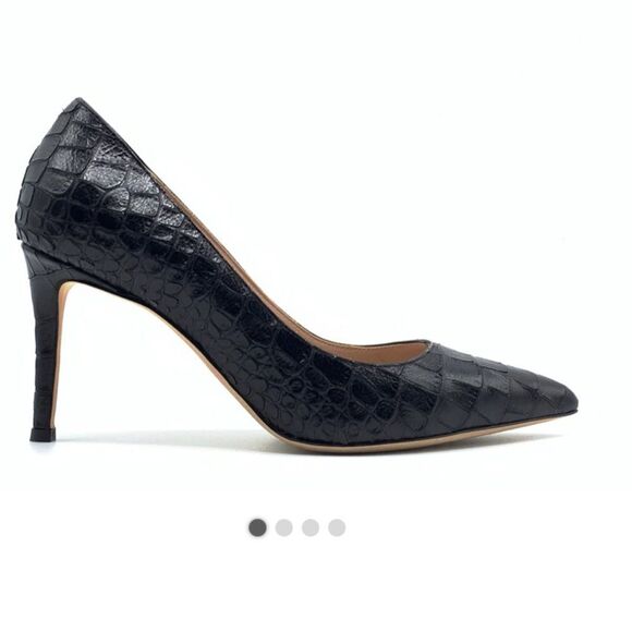 750.00 Giuseppe Zanotti - E960032 (Black)
GIUSEPPE ZANOTTI NIB 37 - Picture 3 of 3